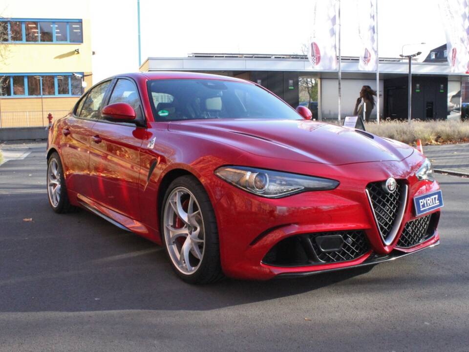 Image 5/19 of Alfa Romeo Giulia Quadrifoglio (2016)