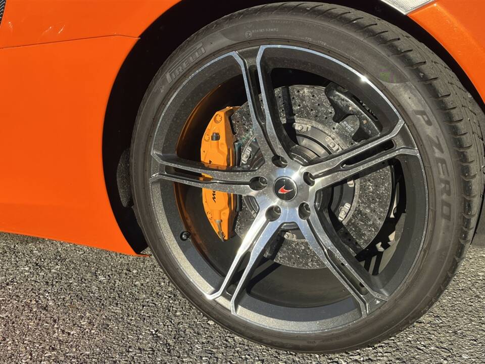 Bild 13/48 von McLaren 650S Spider (2014)