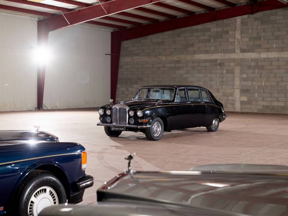 Image 38/70 of Daimler DS 420 (1976)