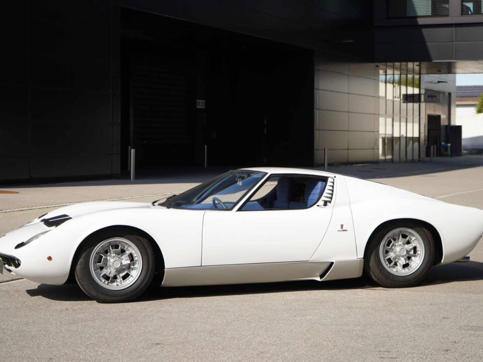 Afbeelding 66/74 van Lamborghini Miura P 400 (1968)