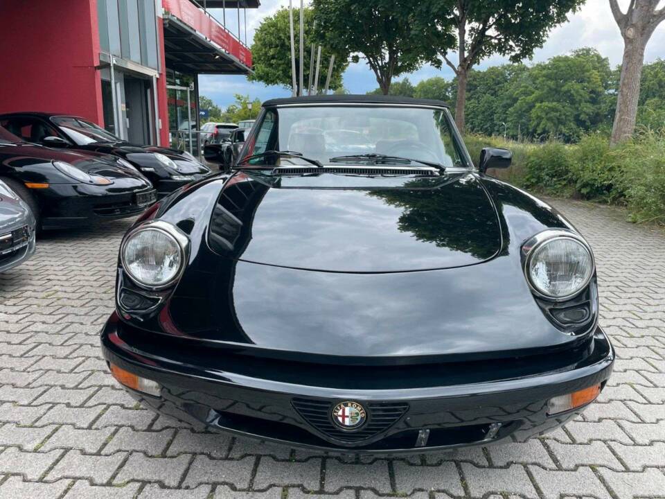 Immagine 8/18 di Alfa Romeo 2.0 Spider (1993)