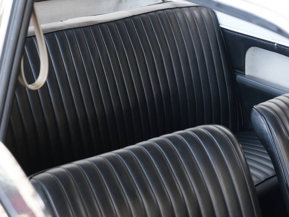 Image 33/50 of BMW 700 LS Luxus (1965)