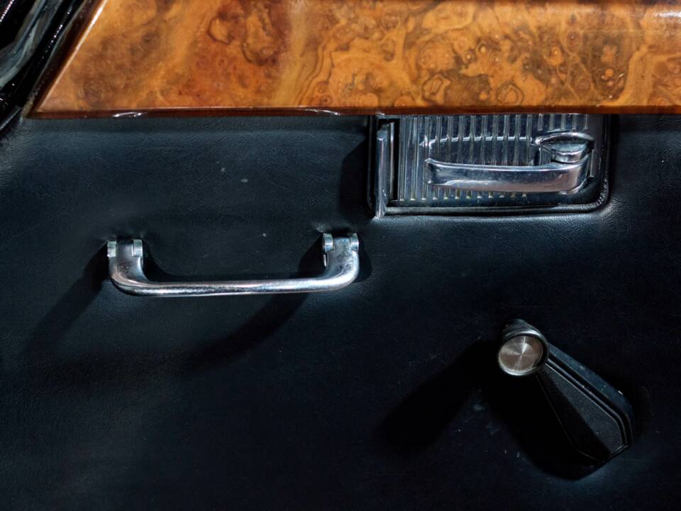 Image 62/70 of Daimler DS 420 (1976)