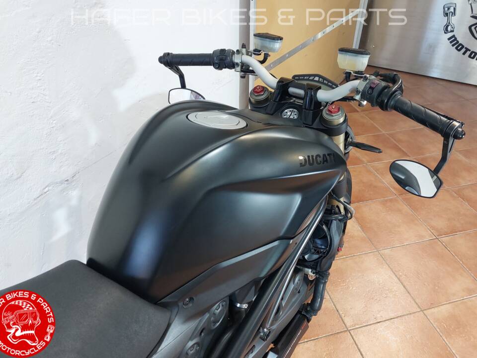 Image 18/33 of Ducati 848 EVO (2012)