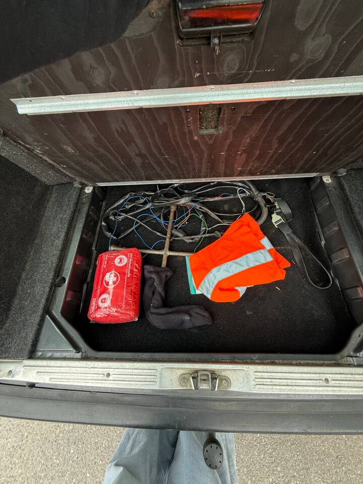 Image 31/54 of Volvo 245 GL (1990)