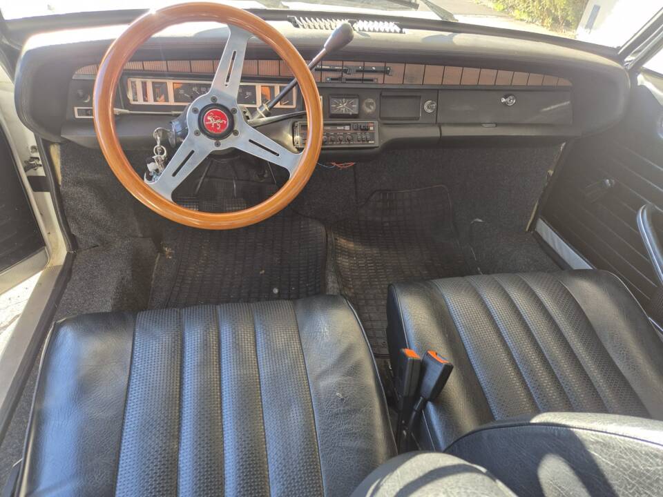 Image 6/7 of Peugeot 304 Convertible (1972)