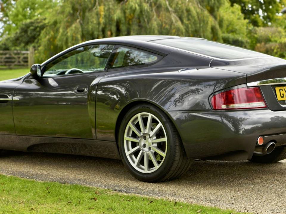 Image 6/50 de Aston Martin V12 Vanquish S (2005)