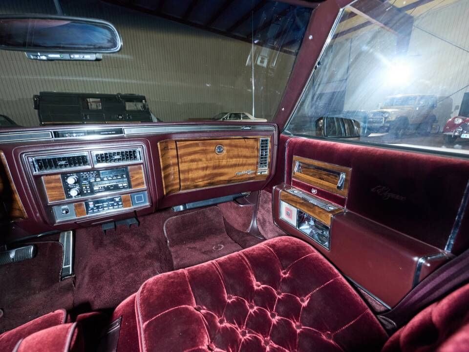 Image 30/58 of Cadillac Brougham Elegance (1988)