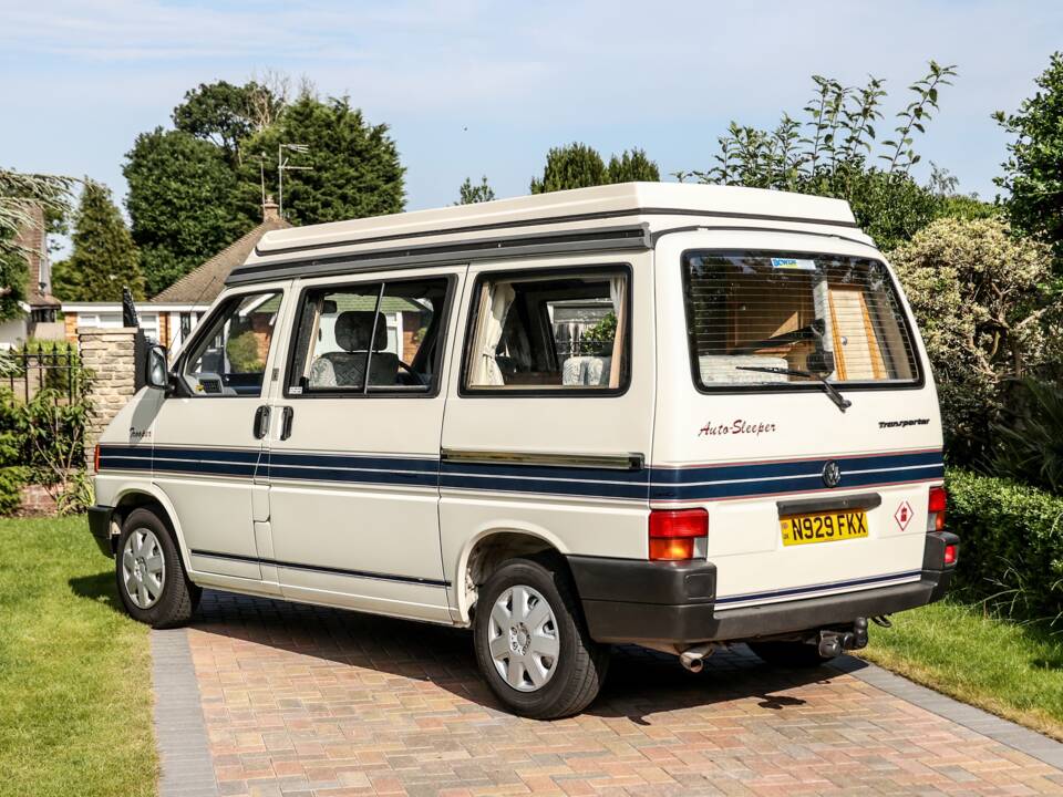 Image 3/37 of Volkswagen T4 California 2.0 (1996)
