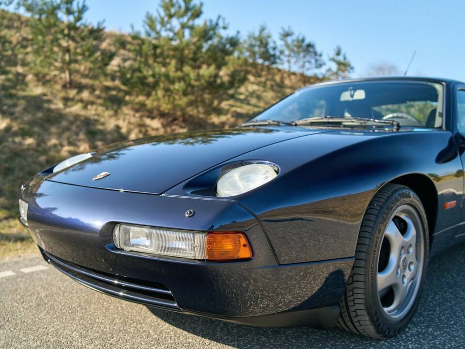 Bild 33/50 von Porsche 928 GTS (1992)