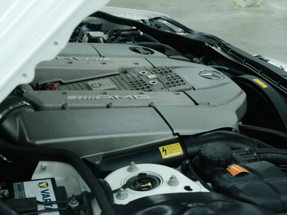 Image 35/50 of Mercedes-Benz SL 55 AMG (2003)