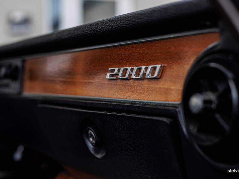 Image 36/43 of Alfa Romeo 2000 GT Veloce (1972)