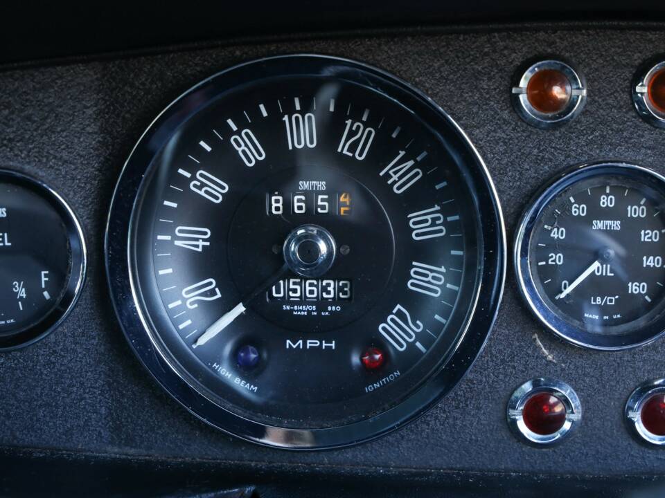 Image 46/50 of Aston Martin DBS V8 (1972)