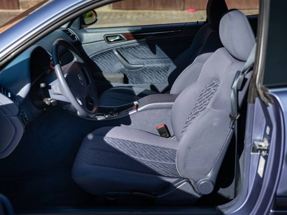 Bild 24/58 von Mercedes-Benz CLK 320 (1999)