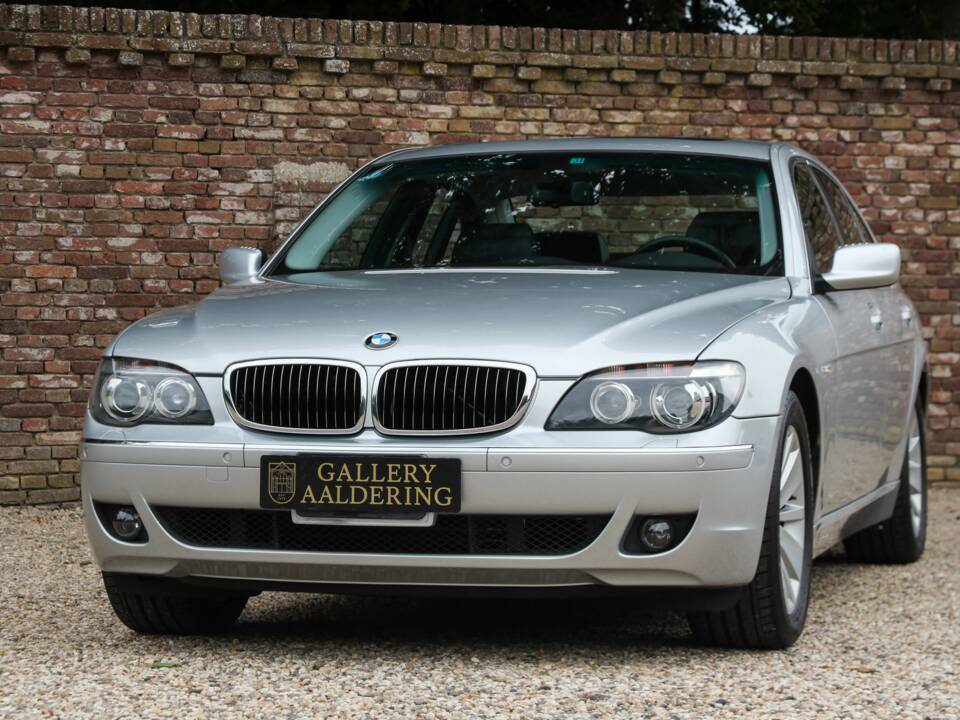 Obraz 25/50 pojazdu BMW 750i (2007)