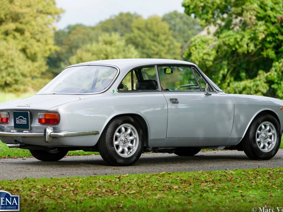 Bild 51/62 von Alfa Romeo 2000 GT Veloce (1974)