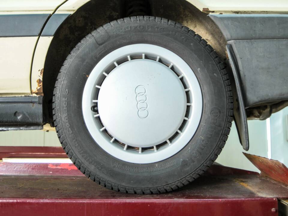 Immagine 42/50 di Audi 80 quattro  -  1.8S (1987)