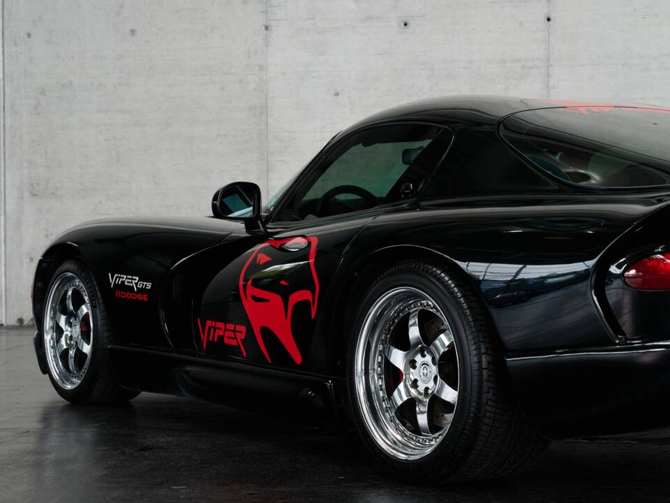 Image 15/50 of Dodge Viper GTS (2005)