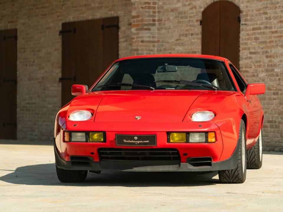 Image 14/50 de Porsche 928 S (1984)