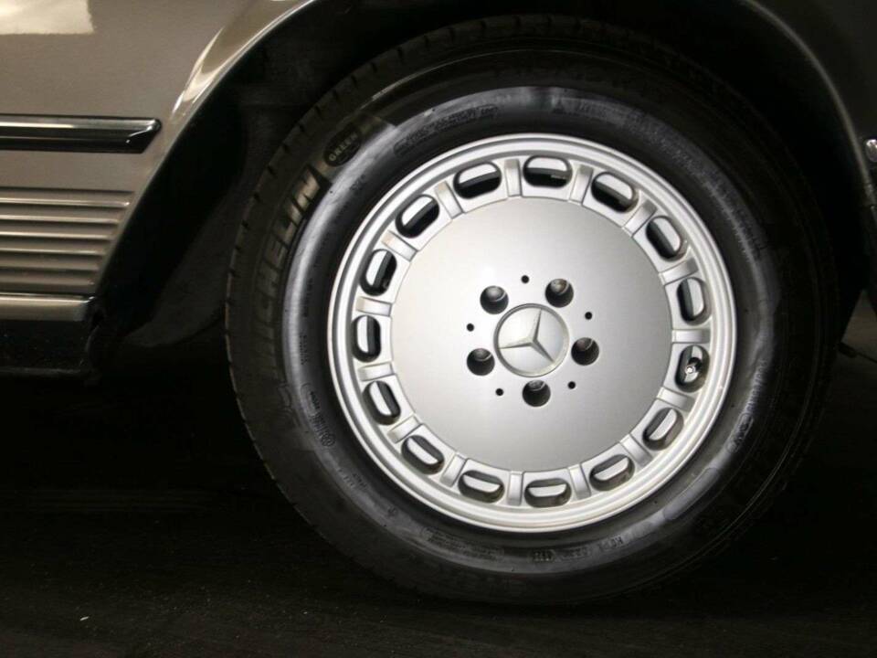 Image 49/50 de Mercedes-Benz 420 SL (1987)