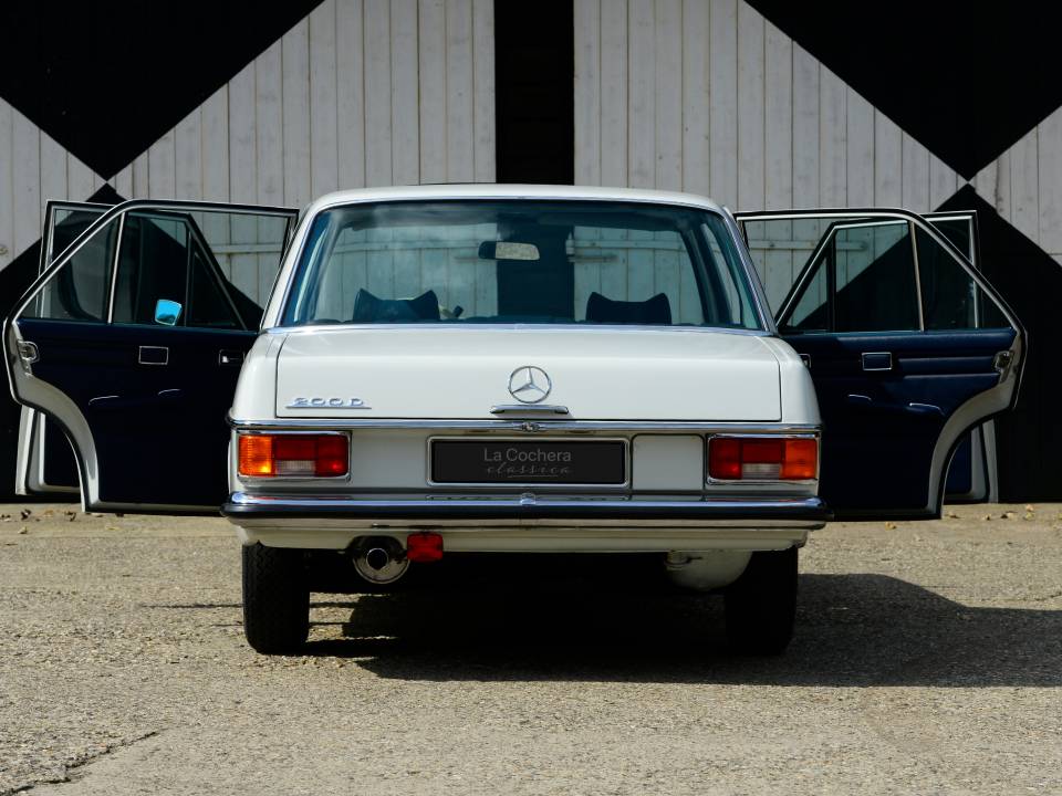Imagen 29/31 de Mercedes-Benz 200 D (1971)