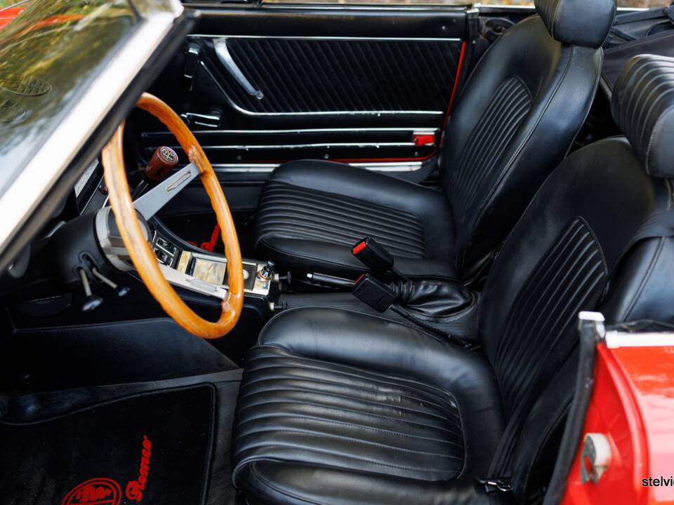 Image 26/43 of Alfa Romeo Spider Veloce 2000 (1976)