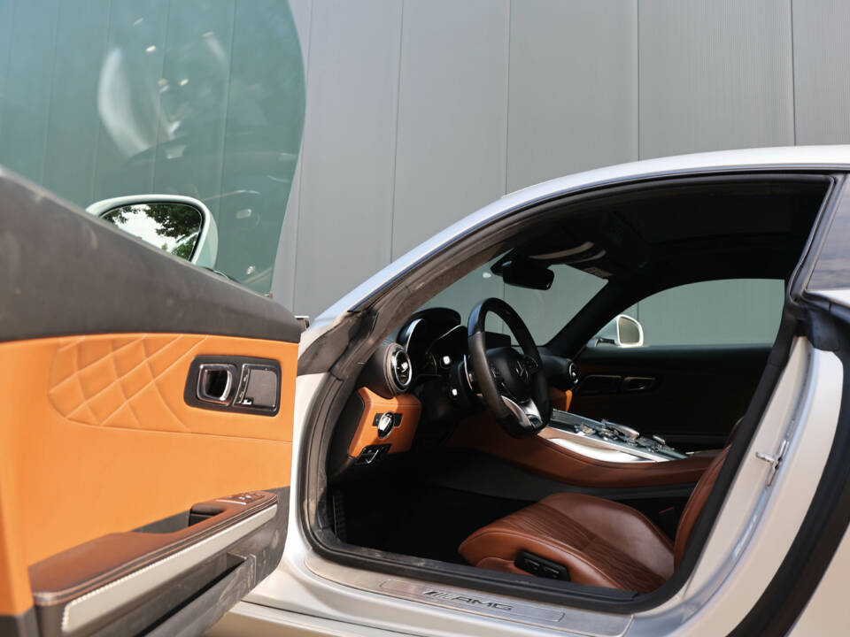 Image 49/56 of Mercedes-AMG GT-S (2017)