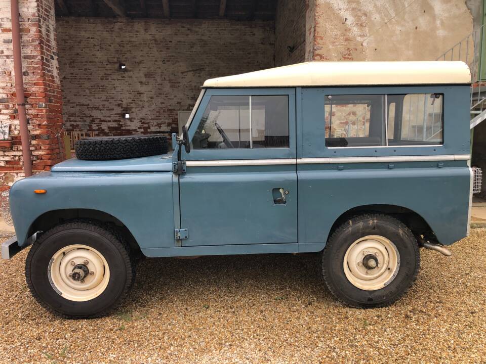 Image 3/12 de Land Rover 88 (1983)