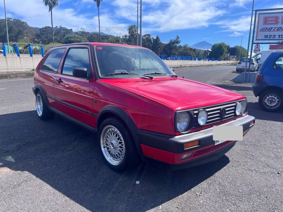 Bild 1/8 von Volkswagen Golf II GTi 16V 1.8 (1990)