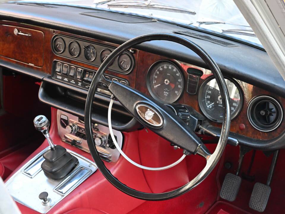 Image 48/50 of Jaguar XJ 6 4.2 (1971)