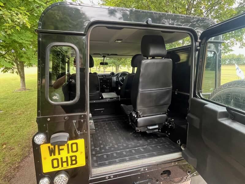 Image 16/25 of Land Rover Defender 90 TD4 (2010)