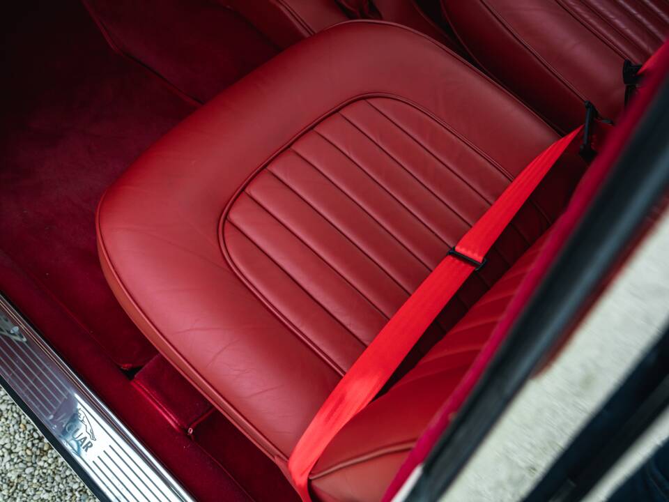 Bild 35/51 von Jaguar 240 (1968)