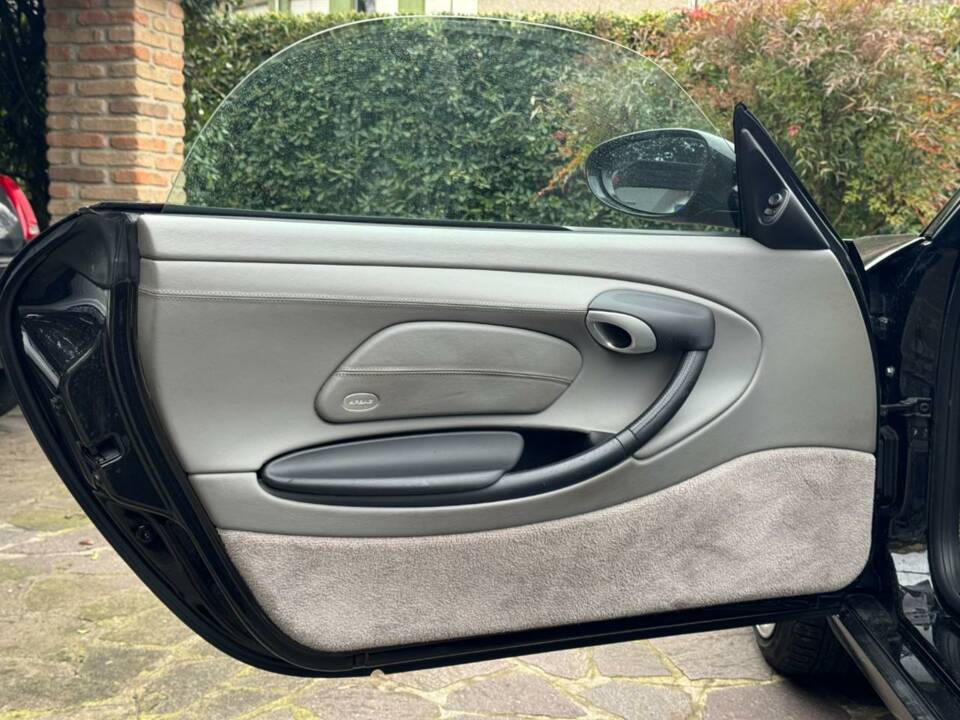 Image 14/34 of Porsche Boxster (2000)