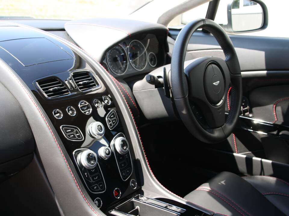 Image 9/24 de Aston Martin V12 Vantage S (2015)