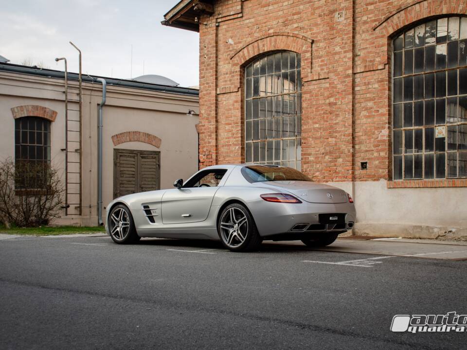 Afbeelding 4/18 van Mercedes-Benz SLS AMG (2011)