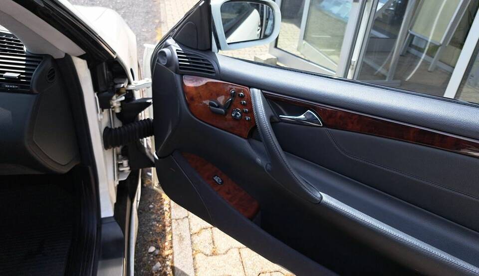 Bild 14/22 von Mercedes-Benz CL 500 (2001)