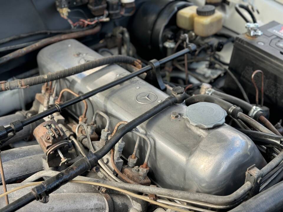 Image 125/132 of Mercedes-Benz 220 SE b (1963)