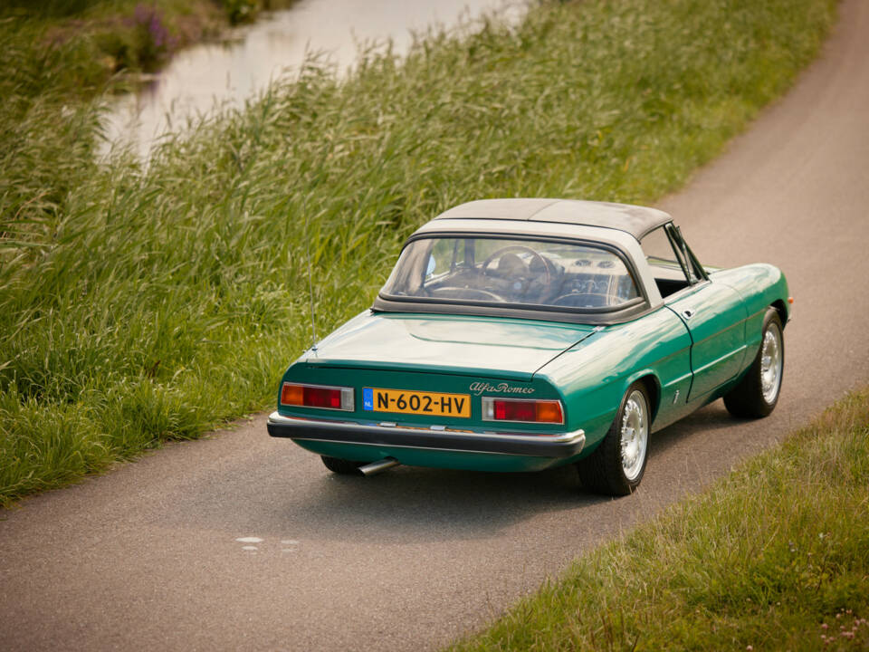 Image 31/50 of Alfa Romeo 2000 Spider Veloce (1979)
