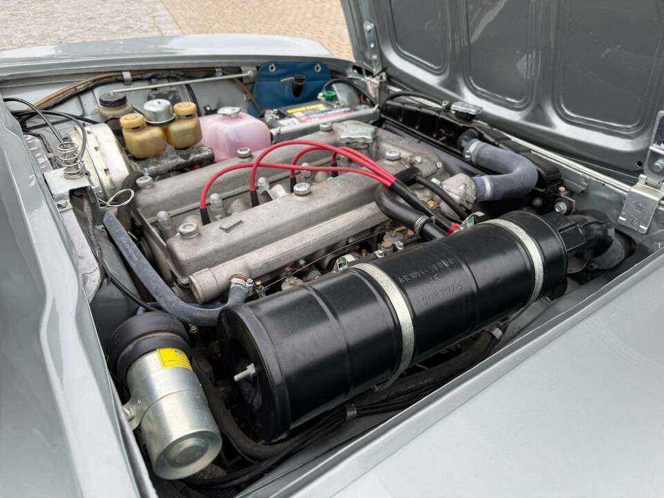 Image 16/53 of Alfa Romeo 1750 GT Veloce (1971)