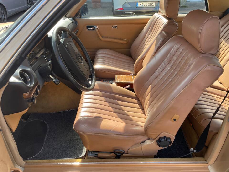 Image 6/20 de Mercedes-Benz 280 CE (1981)