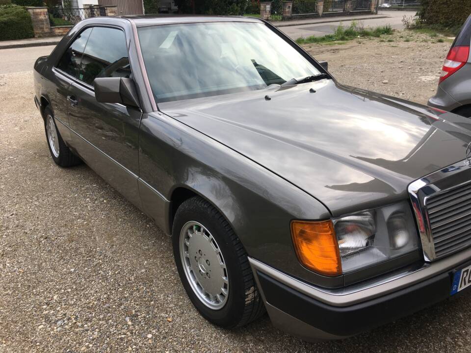 Image 1/5 of Mercedes-Benz 300 CE-24 (1990)