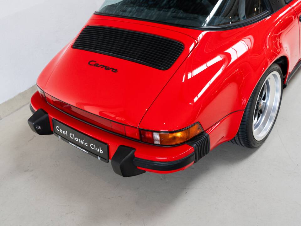 Image 26/31 of Porsche 911 Carrera 3.2 (1988)