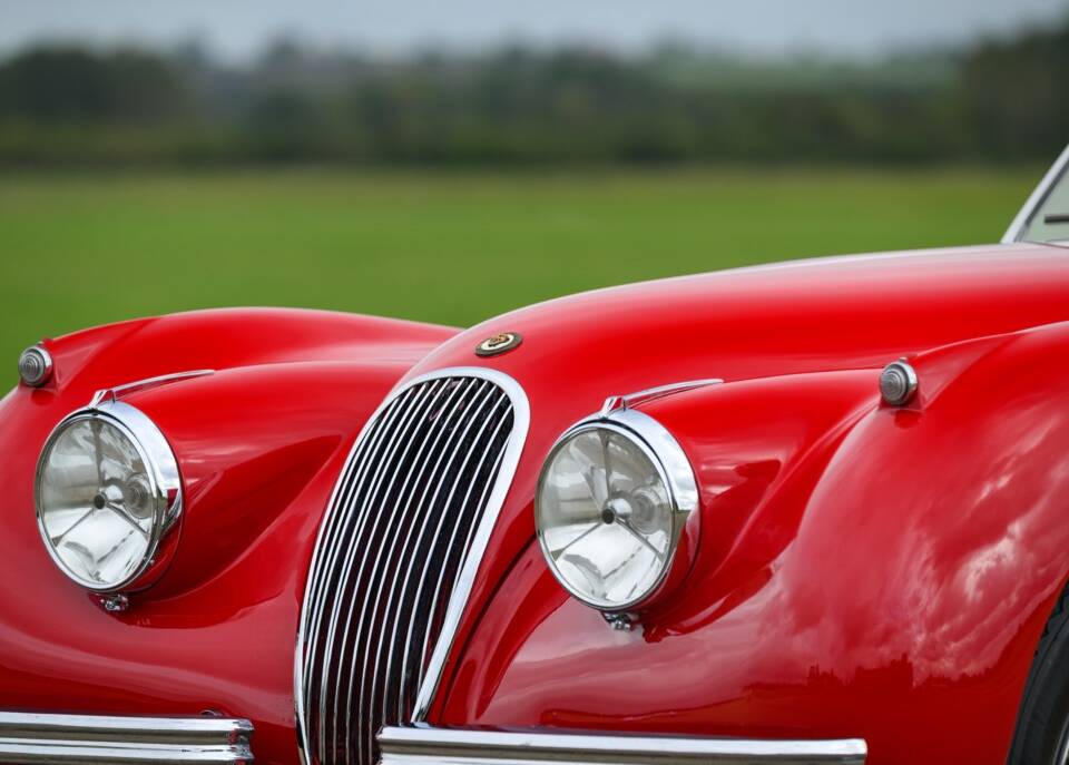 Image 17/37 of Jaguar XK 120 SE OTS (1954)