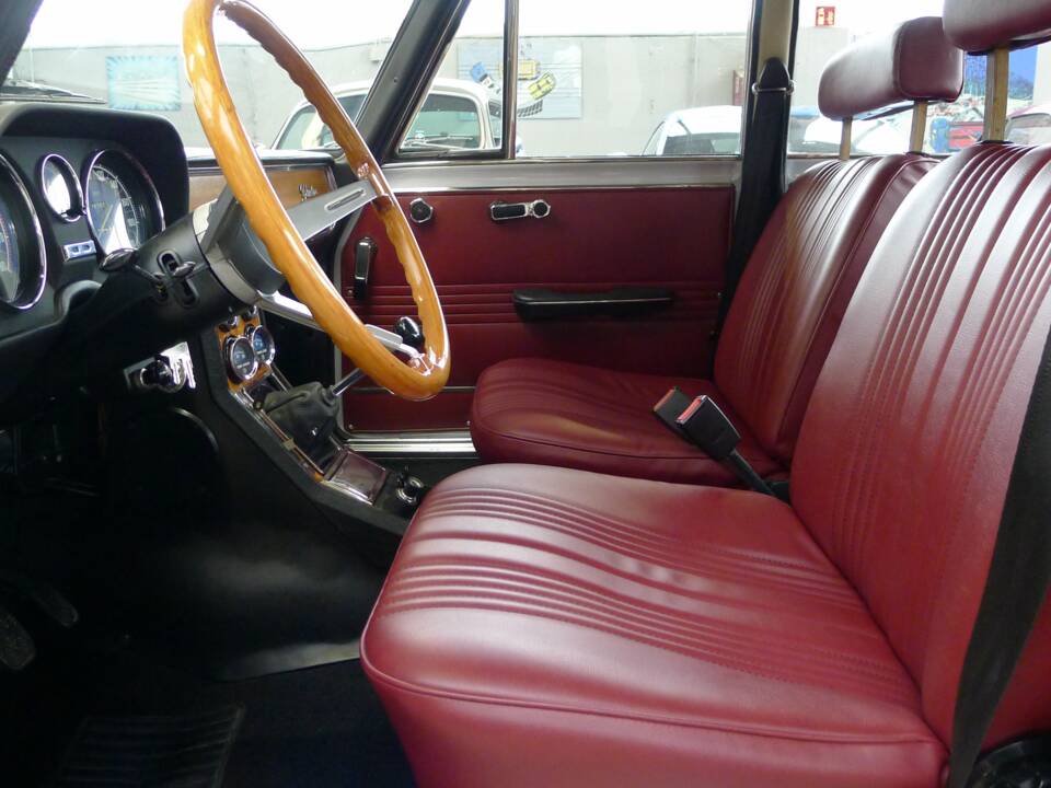 Image 24/34 of Alfa Romeo Giulia Nuova Super 1600 (1974)