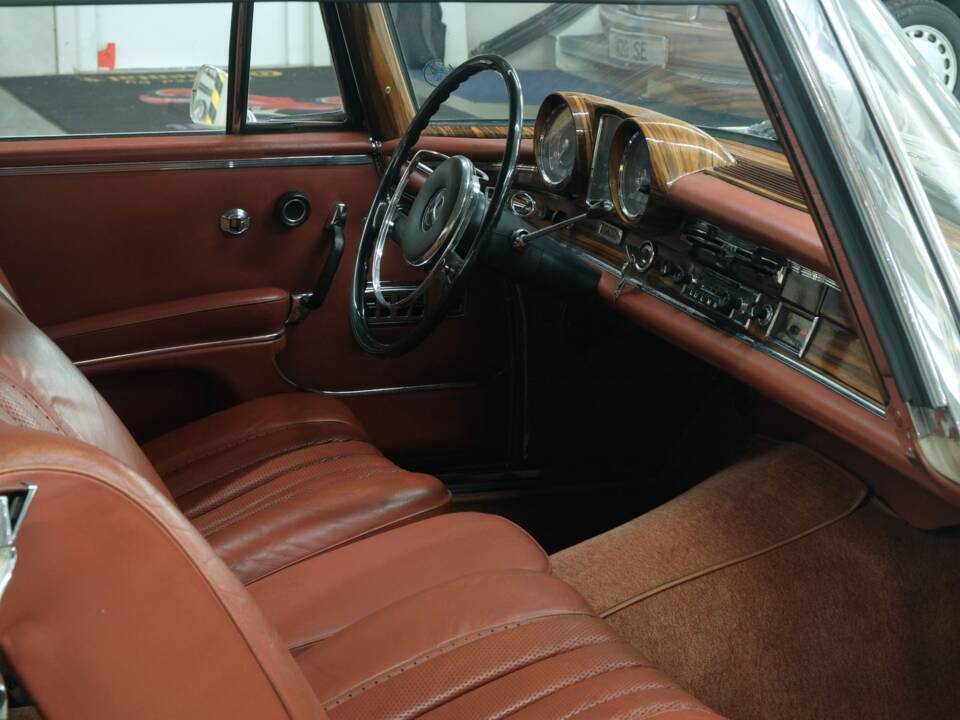 Image 35/50 of Mercedes-Benz 300 SE (1966)