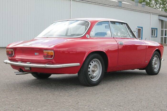 Immagine 6/7 di Alfa Romeo Giulia 1600 GT Junior (1976)