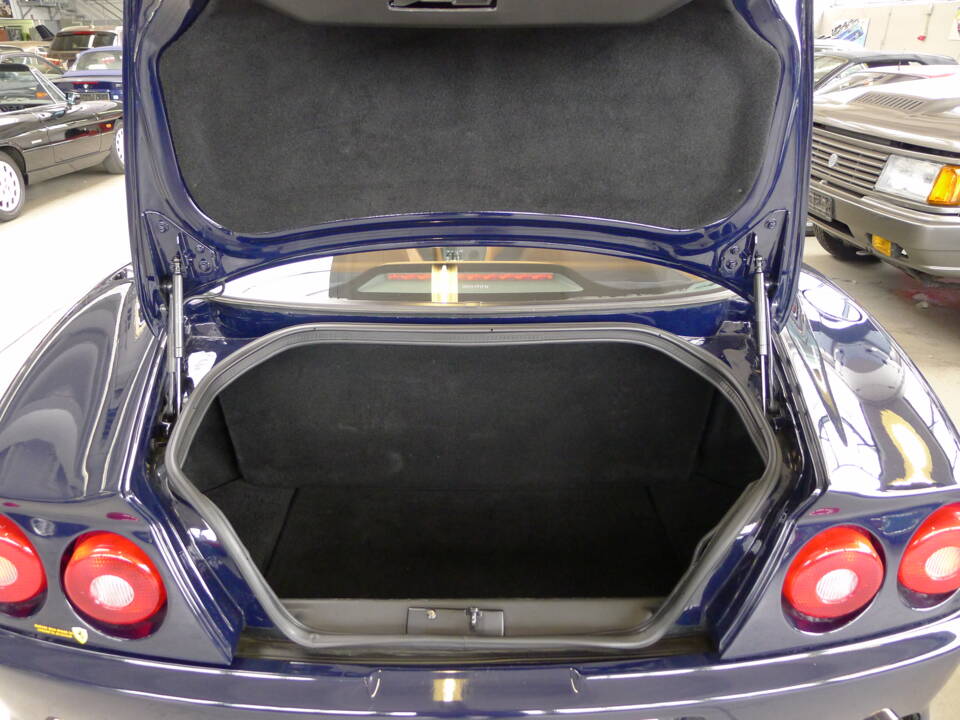 Image 18/41 of Ferrari 550 Maranello (2000)