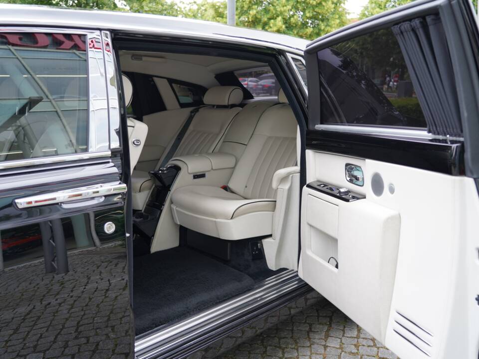 Image 6/21 of Rolls-Royce Phantom VII (2009)