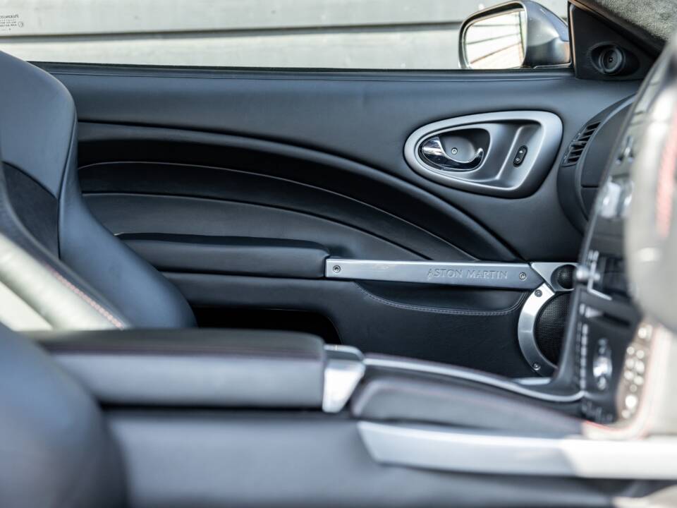 Image 55/75 of Aston Martin V12 Vanquish S (2007)