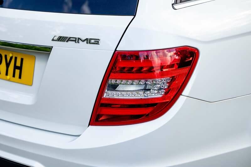 Image 32/50 of Mercedes-Benz C 63 AMG T (2013)